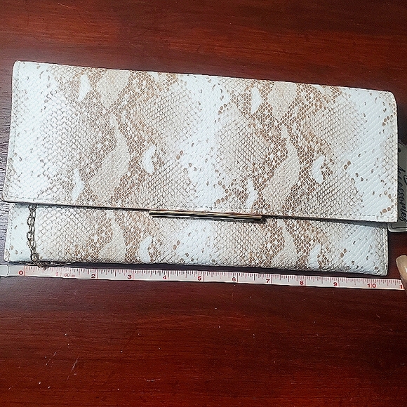 Belle Accessories Gold/Tan Snakeskin Clutch - Picture 5 of 7